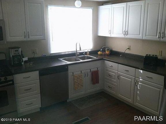 3rd image of 872 Glade Dr