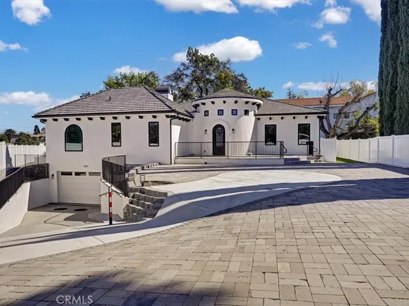 5520 Woodlake Ave, Woodland Hills, CA 91367