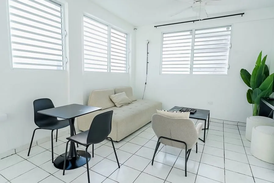 1 bed, 1.0 bath, $1,300 — Photo 2