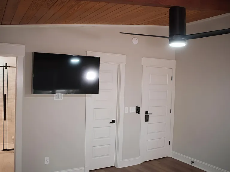 Chalet Ct — Photo 5