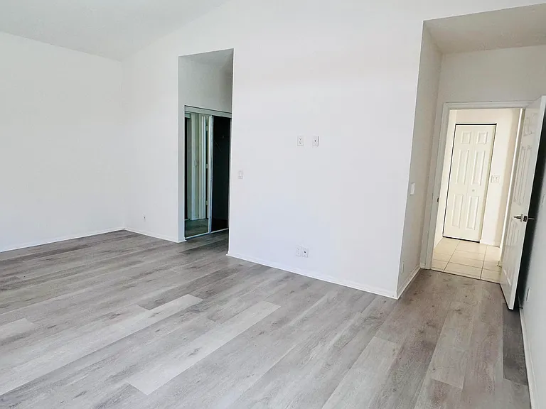 9360 Cove Point Cir — Photo 13