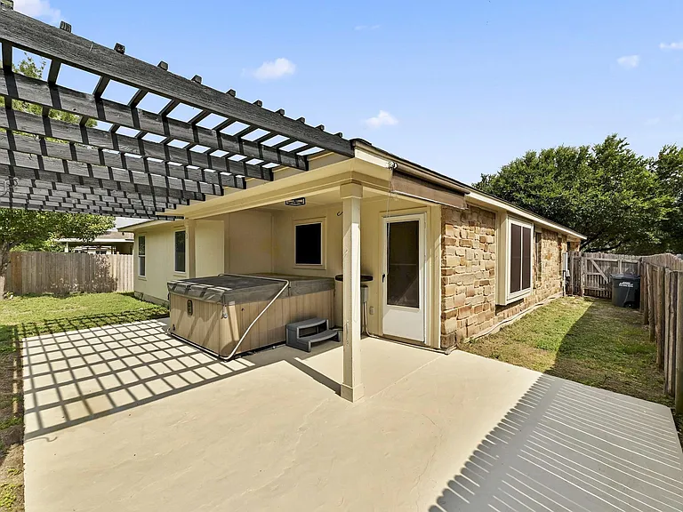 919 Flanagan Dr — Photo 22