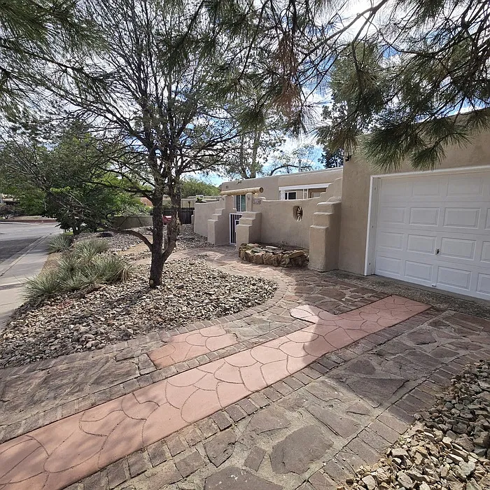 4 bed, 3.0 bath, 2695 sqft, $2,900 — Photo 1