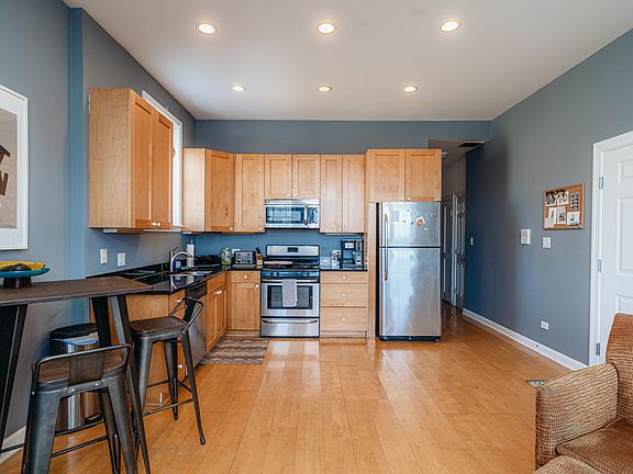 4th image of 509 N Hartland St #2N
