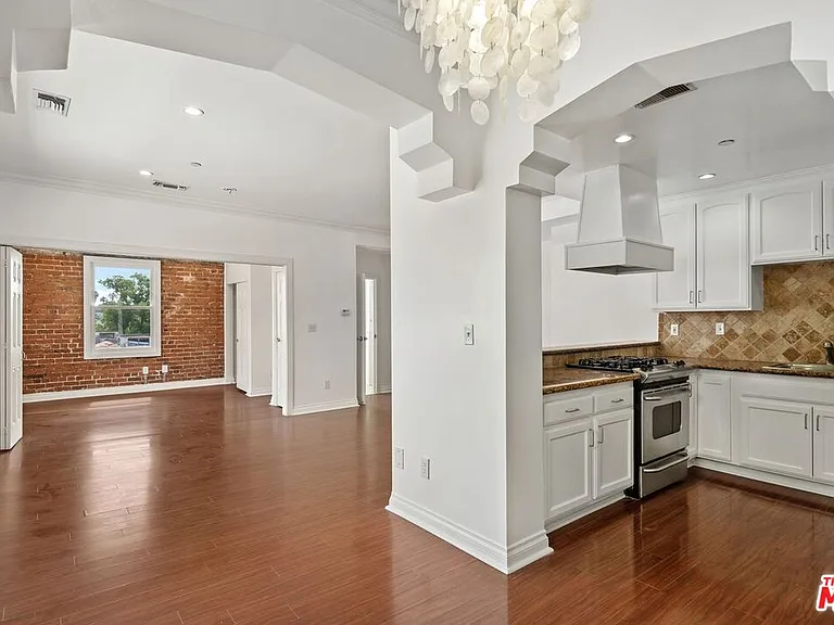 1236 N Flores St #207 — Photo 5
