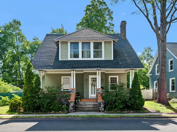 11 Strong Court, Plainville, CT 06062