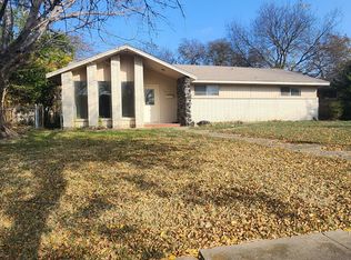 907 Magnolia Ln, Lancaster, TX 75146