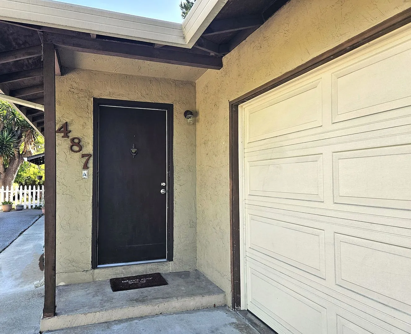 Charming 3-bedroom, 1-bathroom duplex unit. — Photo 2