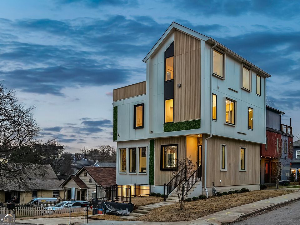 1st image of 204 S Ave SE