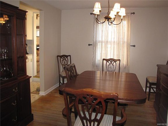 4th image of 1906 Creekside Dr