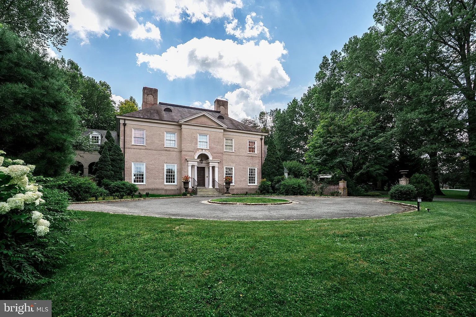 177 River Dr photo 1