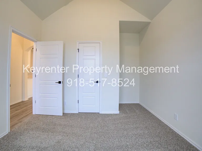 706 W 54th St — Photo 26