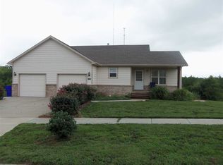 1108 Oakview Dr, Junction City, KS 66441