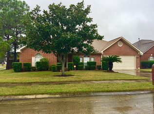 101 Summer Breeze Dr, La Porte, TX 77571
