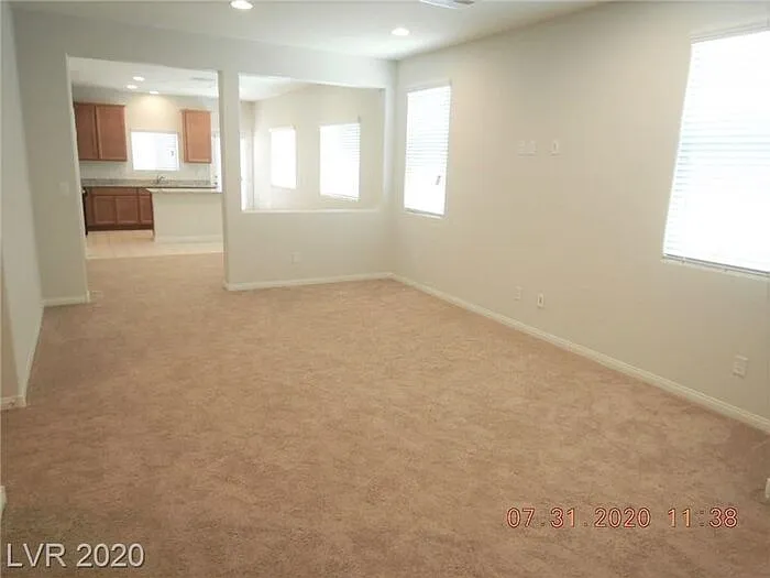 4 bed, 2.0 bath, 1494 sqft, $2,100 — Photo 3