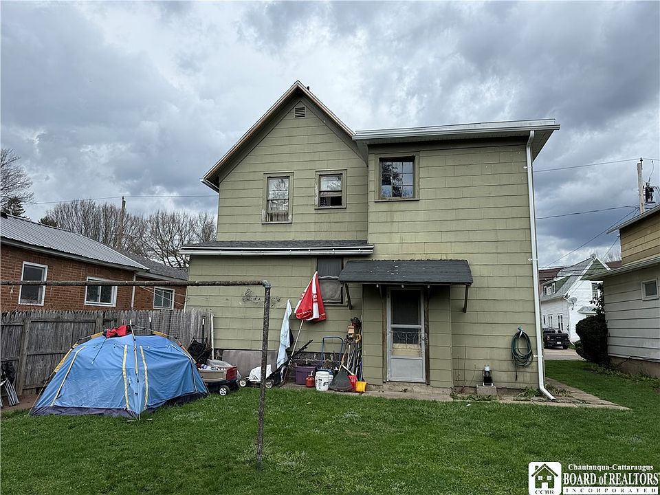 2nd image of 311 Irving St