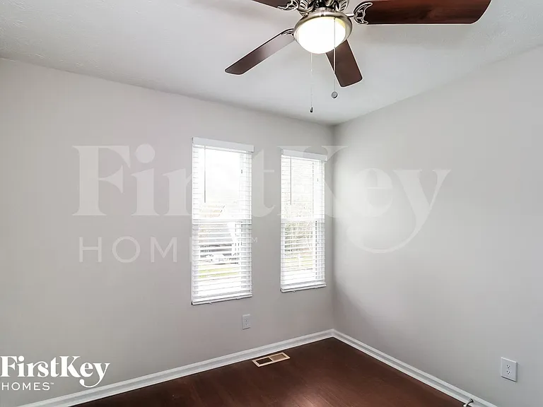 405 Sheringham Ct — Photo 11