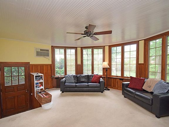 3rd image of 1614 N Dixon Cir