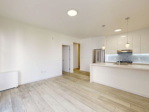 5th image of 2390 Francisco St APT 103