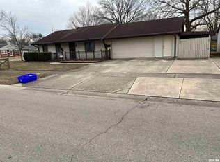 2404 Dunwich Dr, Springfield, IL 62702