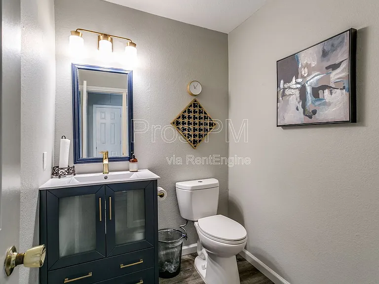 725 W Purnell St #A — Photo 14