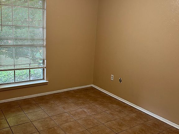 4th image of 5628 Macdougall Dr