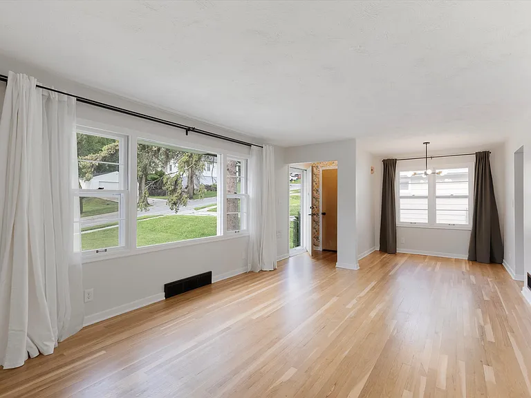 5718 Pratt St — Photo 4