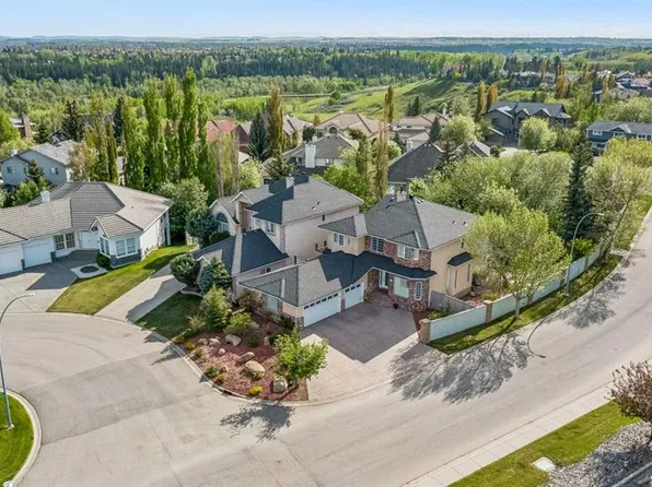 438 E Candle Pl SW, Calgary, AB T2W 3B3