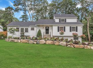 1 Market Path, Setauket, NY 11733