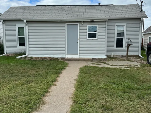 802 E 23rd St, Kearney, NE 68847