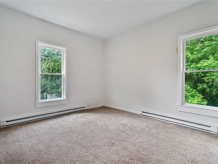 426 Davis Rd — Photo 18