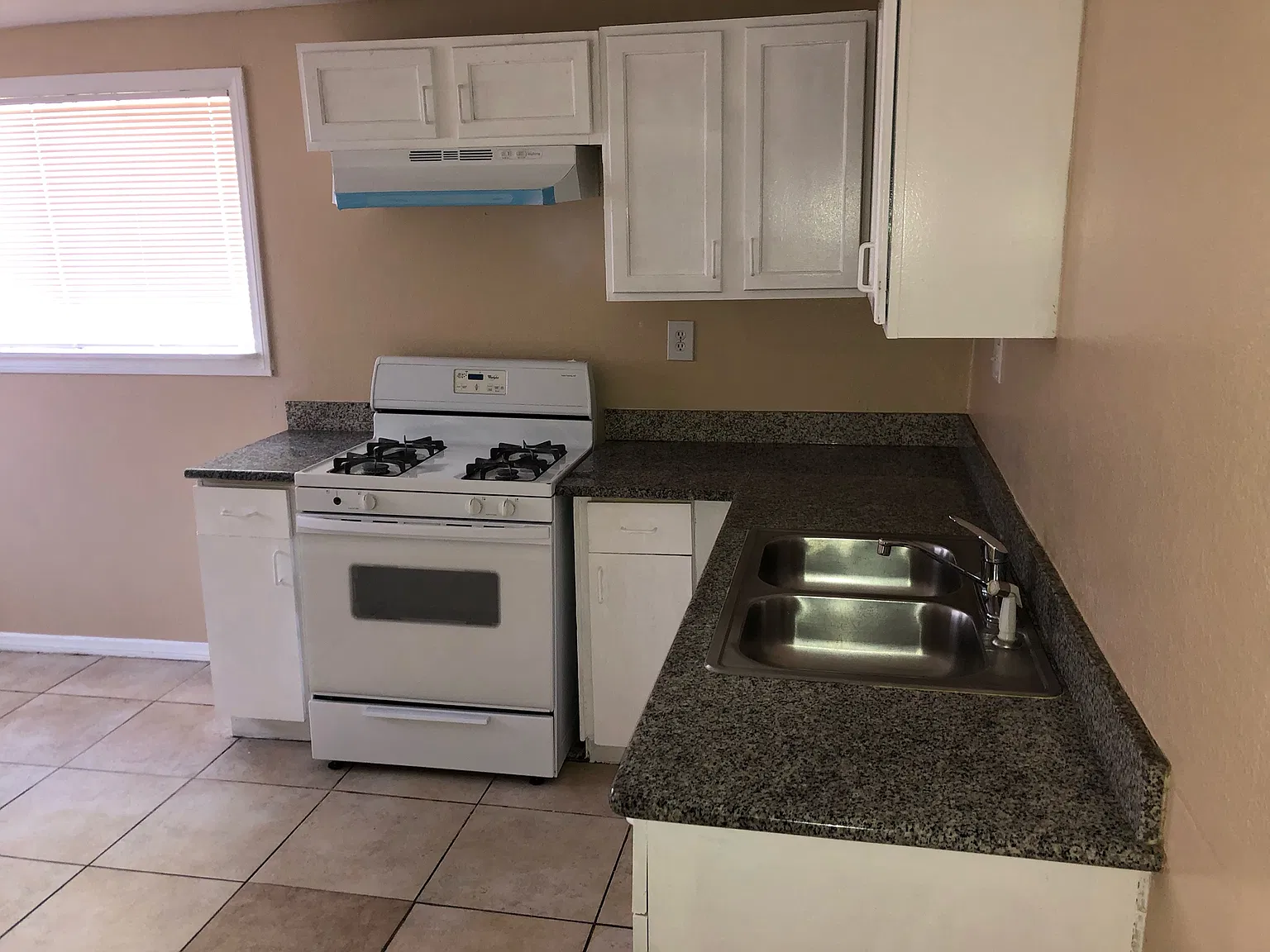 3 bed, 1332 sqft, $2,000 — Photo 3