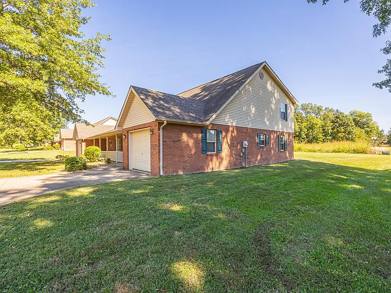 10760 Oak Blvd — Photo 5