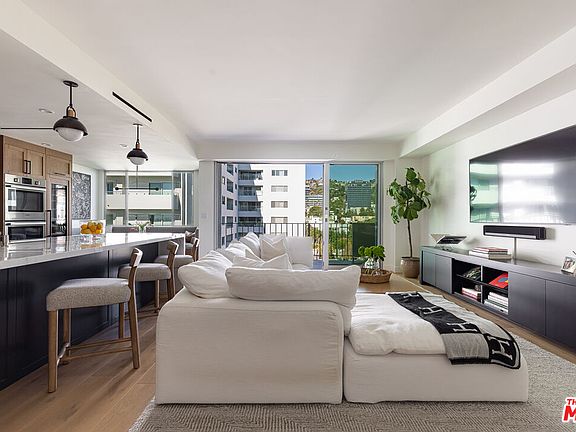 5th image of 818 N Doheny Dr APT 1001