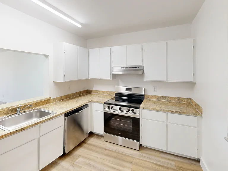 Somerset Grove Apartments — Photo 27