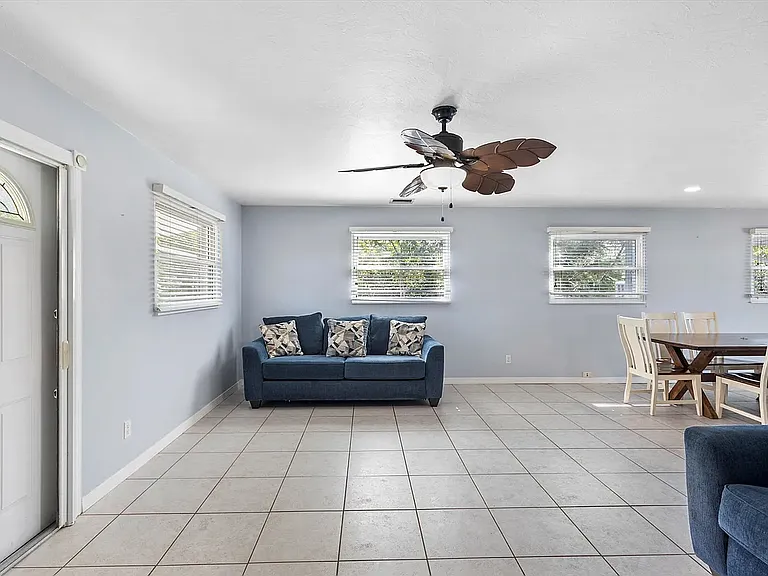 1634 Lantana Ln — Photo 5