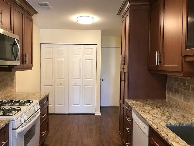 32B Foxboro Ct — Photo 6