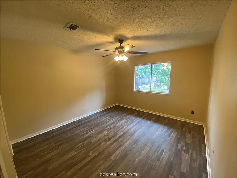 1202 Holleman Dr — Photo 6