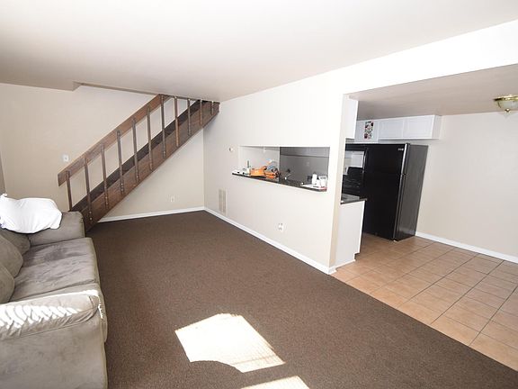 2nd image of 820 W 59th Pl APT B