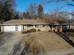1003 Woodland Dr, Rockford, IL 61108