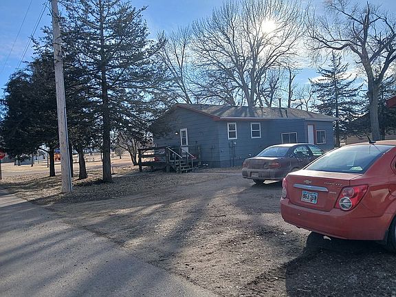 3rd image of 302 W 9th St