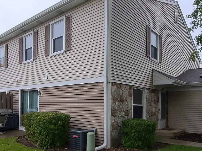 1021 Newport Hbr — Photo 1