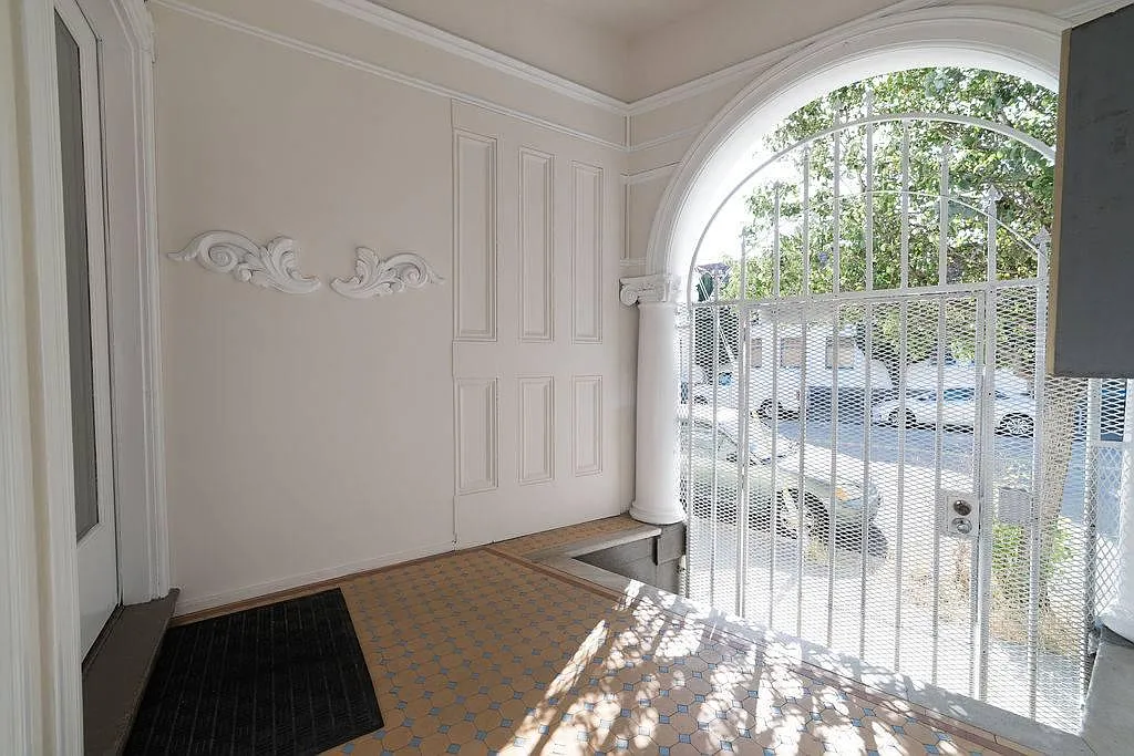 Building Photo - 4728 Shattuck Ave #30A