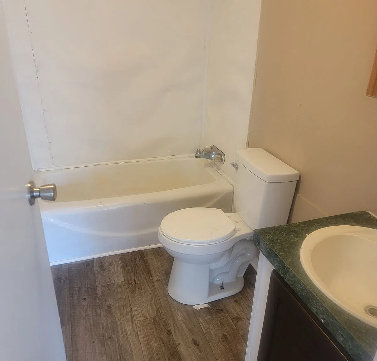 3 bed, 1100 sqft, $1,300 — Photo 4