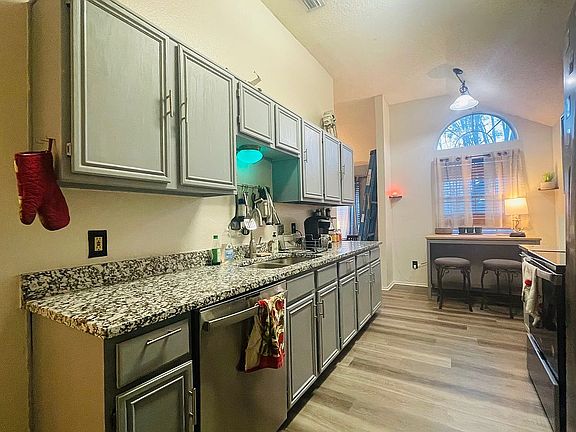 5th image of 709 Sierra Ct