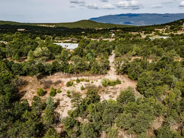 8 Teypana Dr, Tijeras, NM 87059