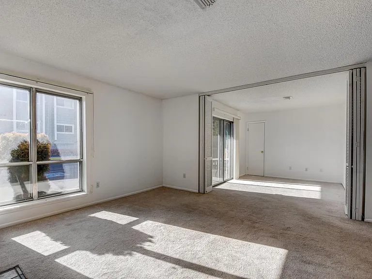 2330 E Fremont Ave #A19 — Photo 4