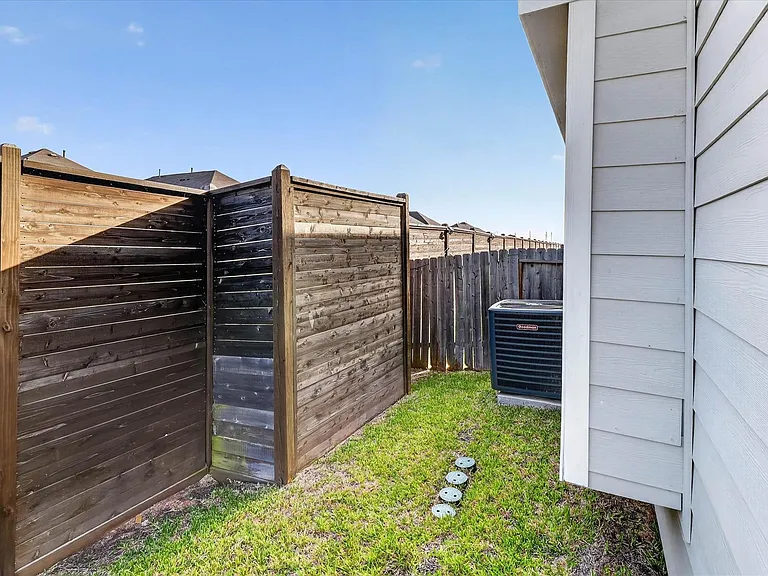 24839 Goldoni Dr — Photo 34