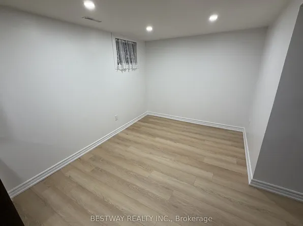 78 Dragoon Cres #Basement, Toronto, ON M1V 1N4