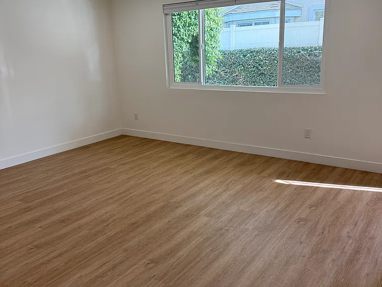 15624 Larch Ave — Photo 2